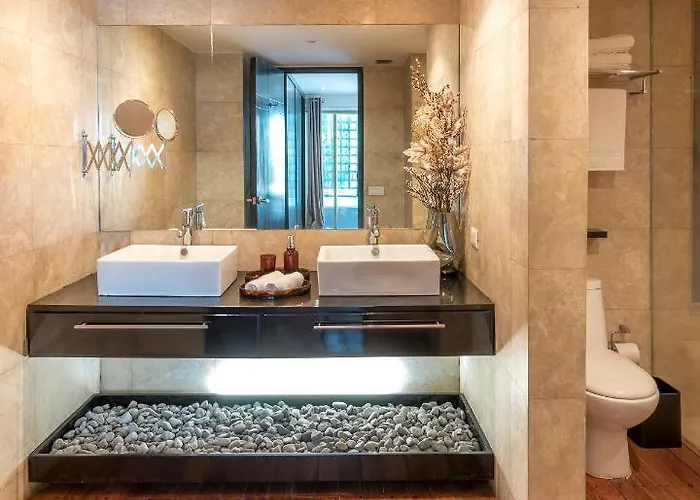 Grand Cinema & Jacuzzi Apartment