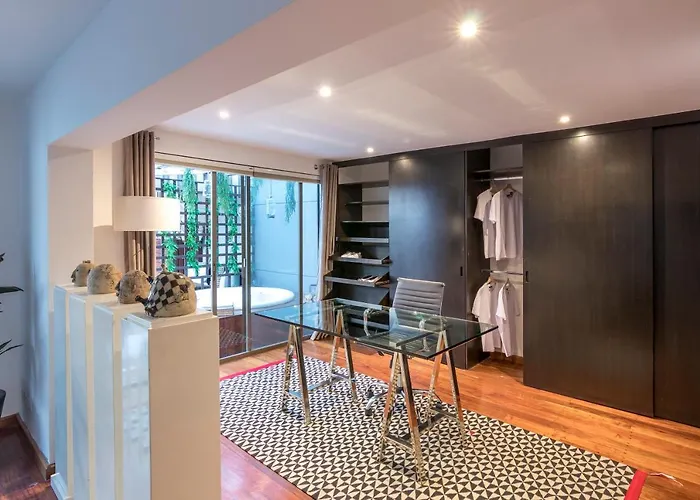 Grand Cinema & Jacuzzi Apartment
