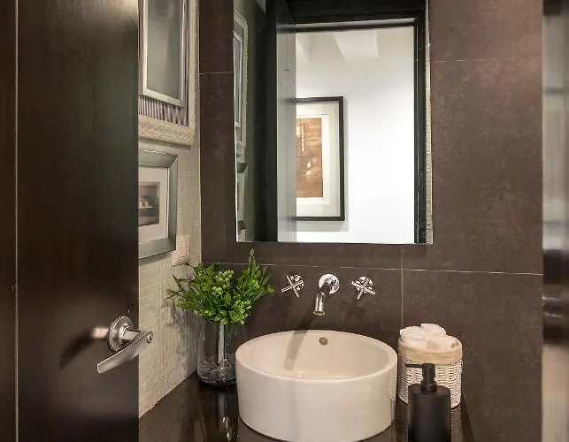 Grand Cinema & Jacuzzi Apartment *