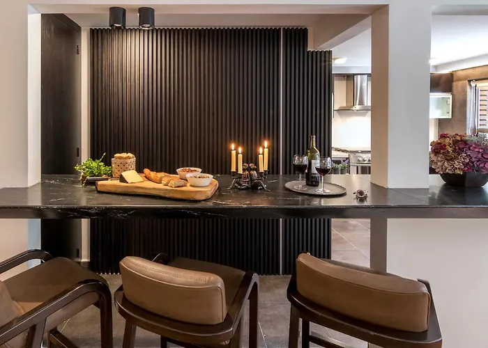 Grand Cinema & Jacuzzi Apartment