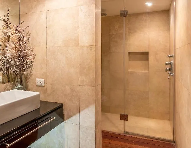Grand Cinema & Jacuzzi *