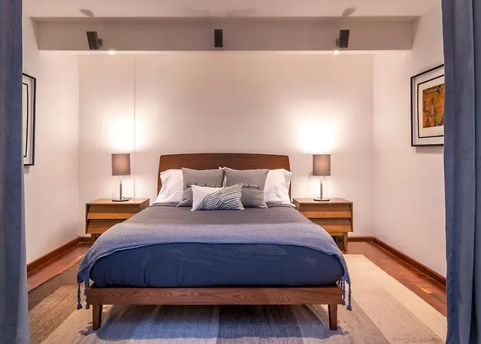 Grand Cinema & Jacuzzi Apartment *