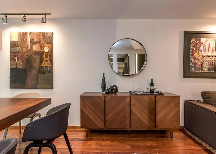 Grand Cinema & Jacuzzi Apartment *
